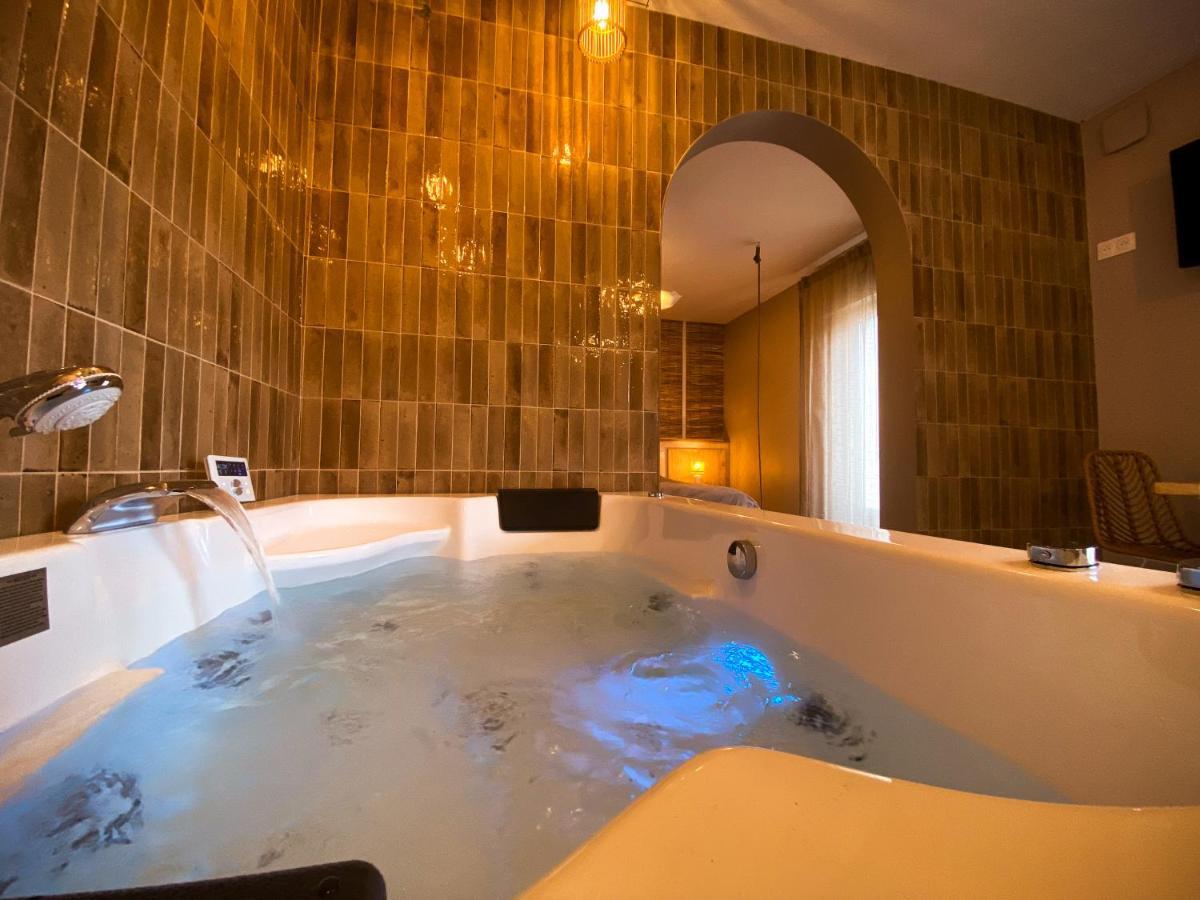 Love Room Suite Bali - Auray En Bretagne Brech エクステリア 写真