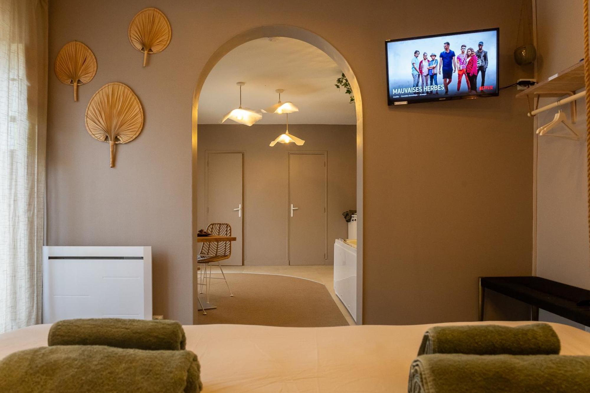 Love Room Suite Bali - Auray En Bretagne Brech エクステリア 写真