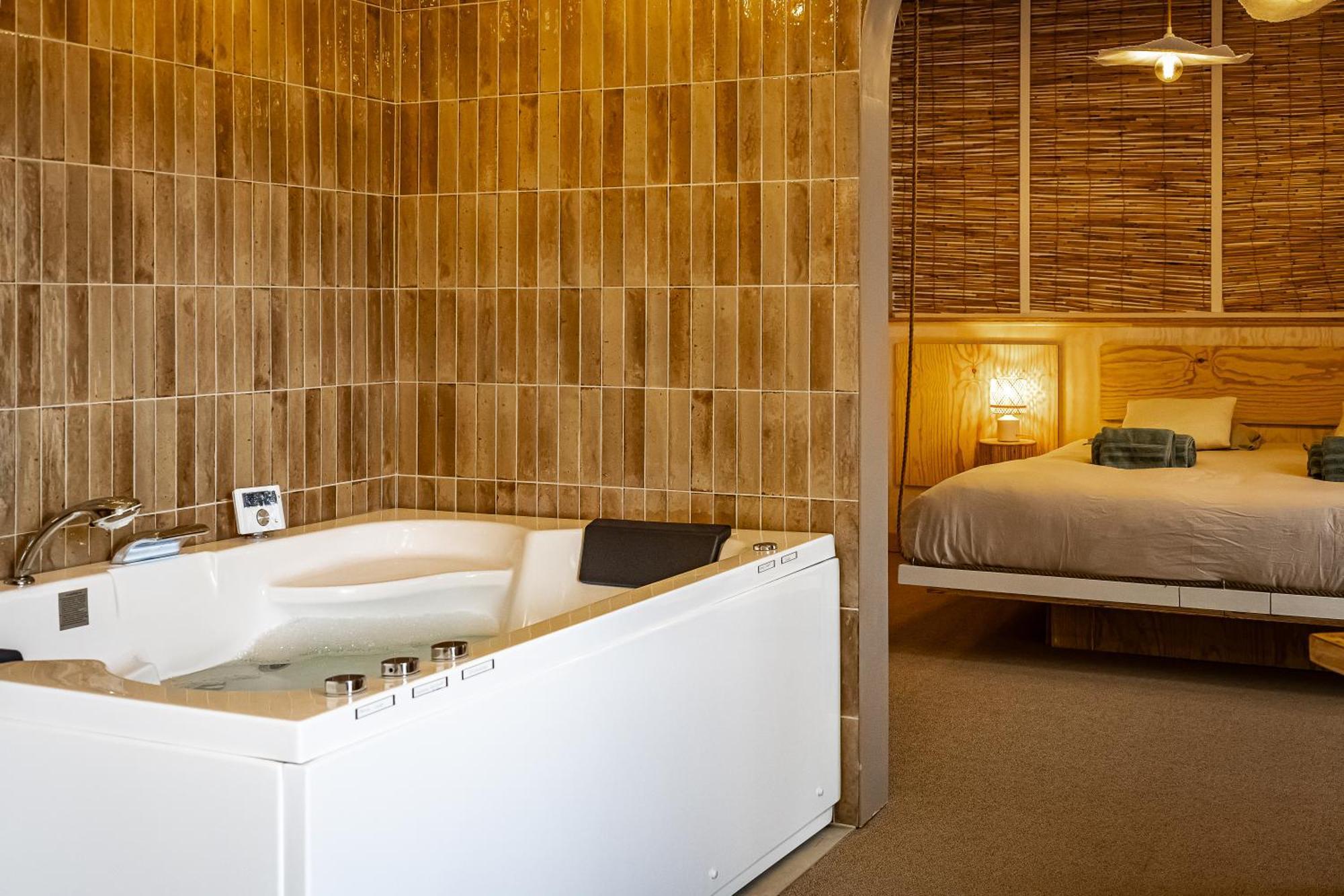Love Room Suite Bali - Auray En Bretagne Brech エクステリア 写真