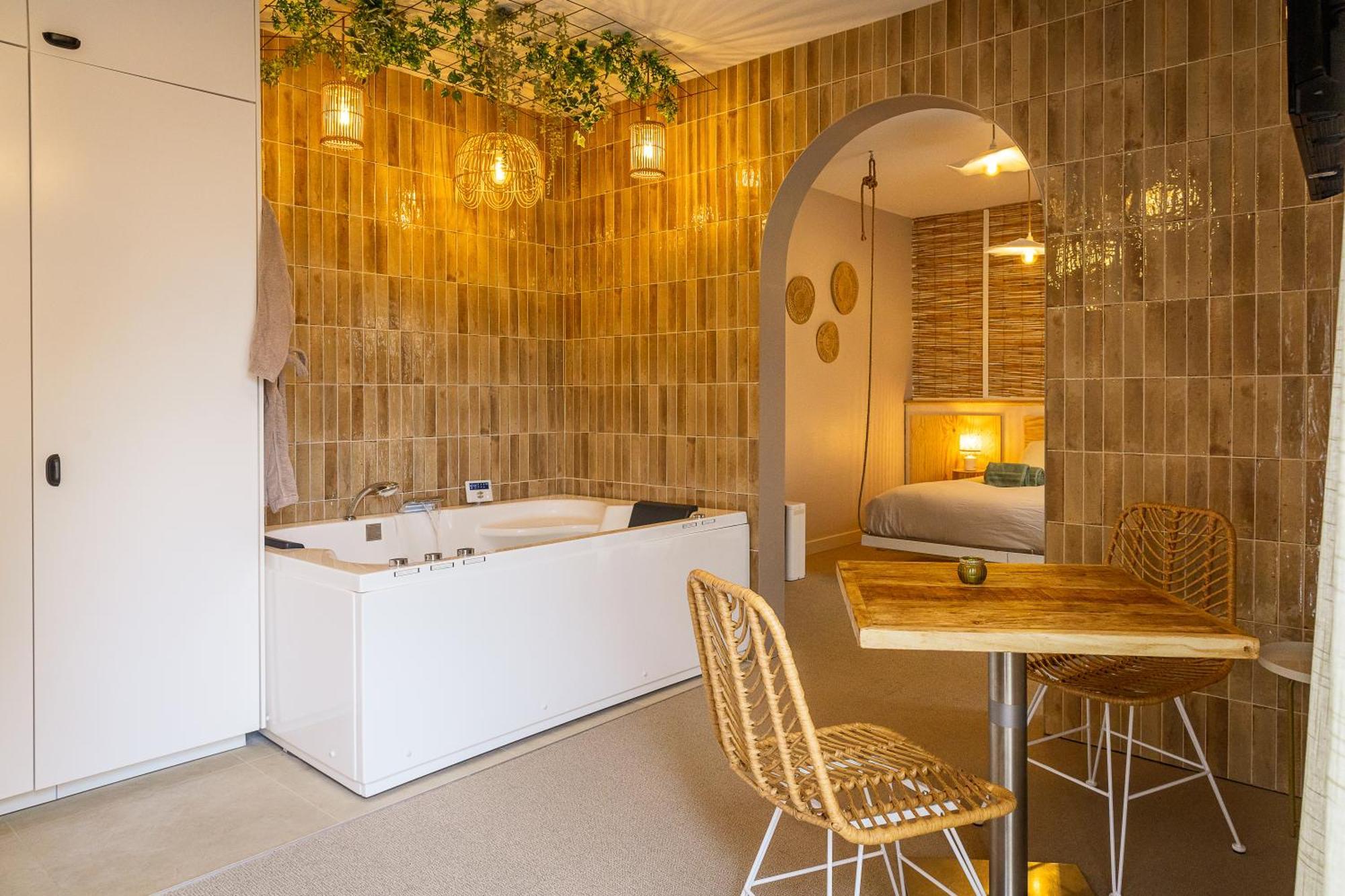 Love Room Suite Bali - Auray En Bretagne Brech エクステリア 写真