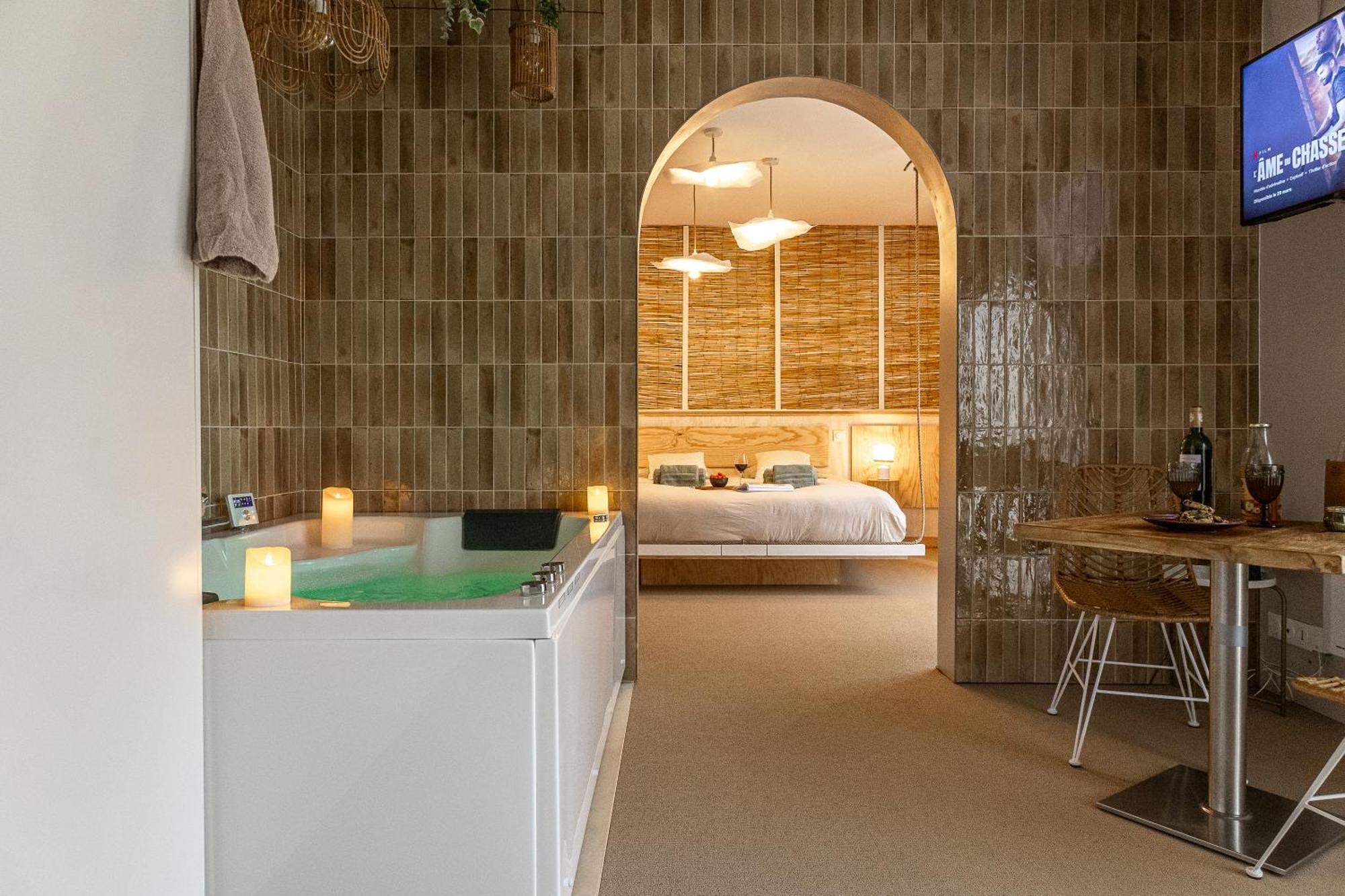 Love Room Suite Bali - Auray En Bretagne Brech エクステリア 写真
